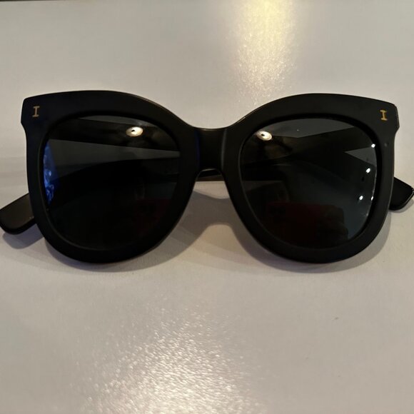 Illesteva Holly cat-eye sunglasses in matte black